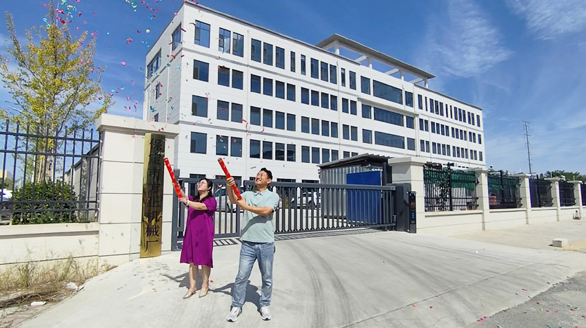 机械厂 大门口 礼花.jpg